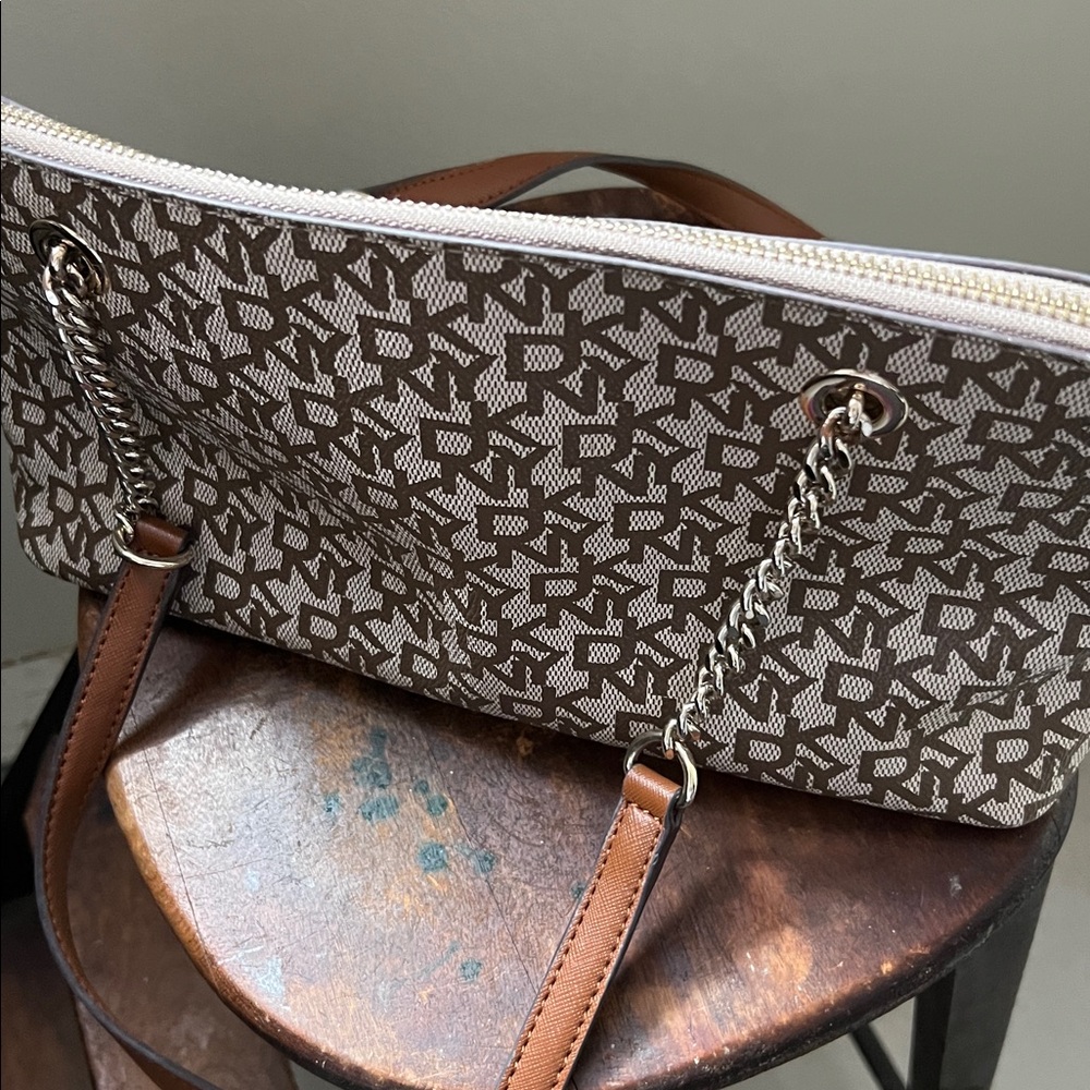 DKNY Bryanna Chain Shoulder Bag NWOT - Picture 8 of 8